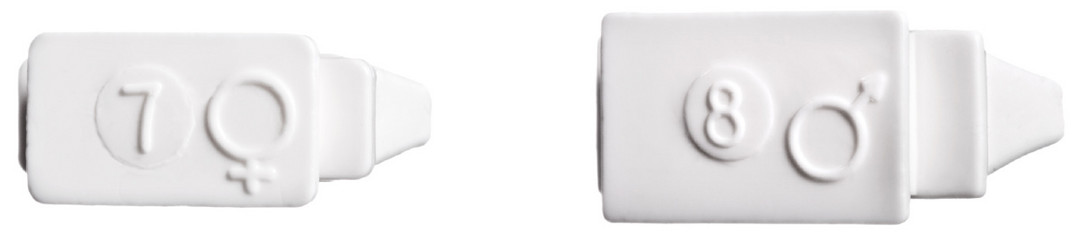 Auf der Basis eines jeden Implantats sind Größe und Geschlecht angegeben. Auf der Basis eines jeden Implantats sind Größe und Geschlecht angegeben.