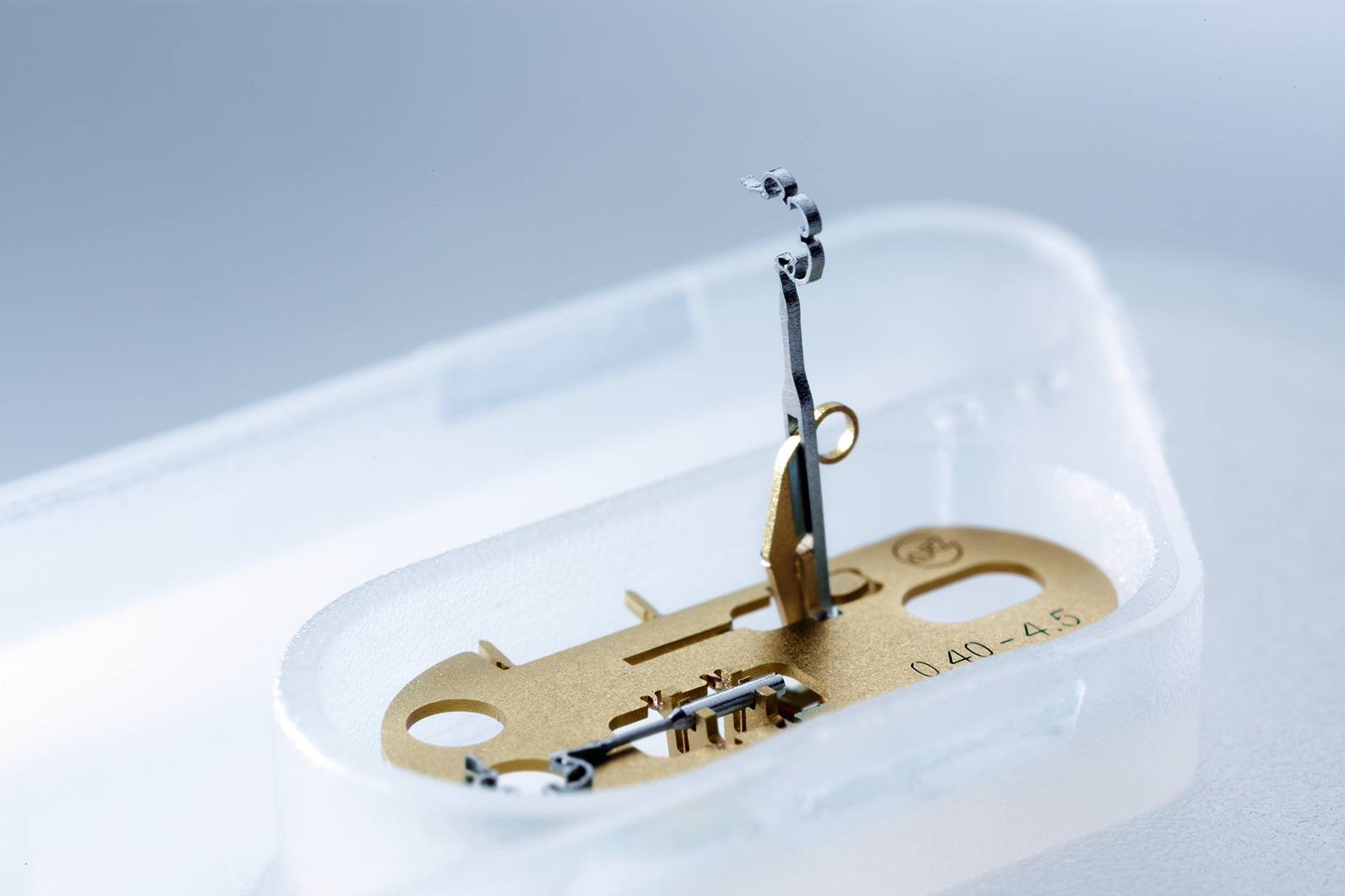 Der chirurgische Laser wird am Thermo-Dummy appliziert und die Einstellwerte ermittelt. Der chirurgische Laser wird am Thermo-Dummy appliziert und die Einstellwerte ermittelt.